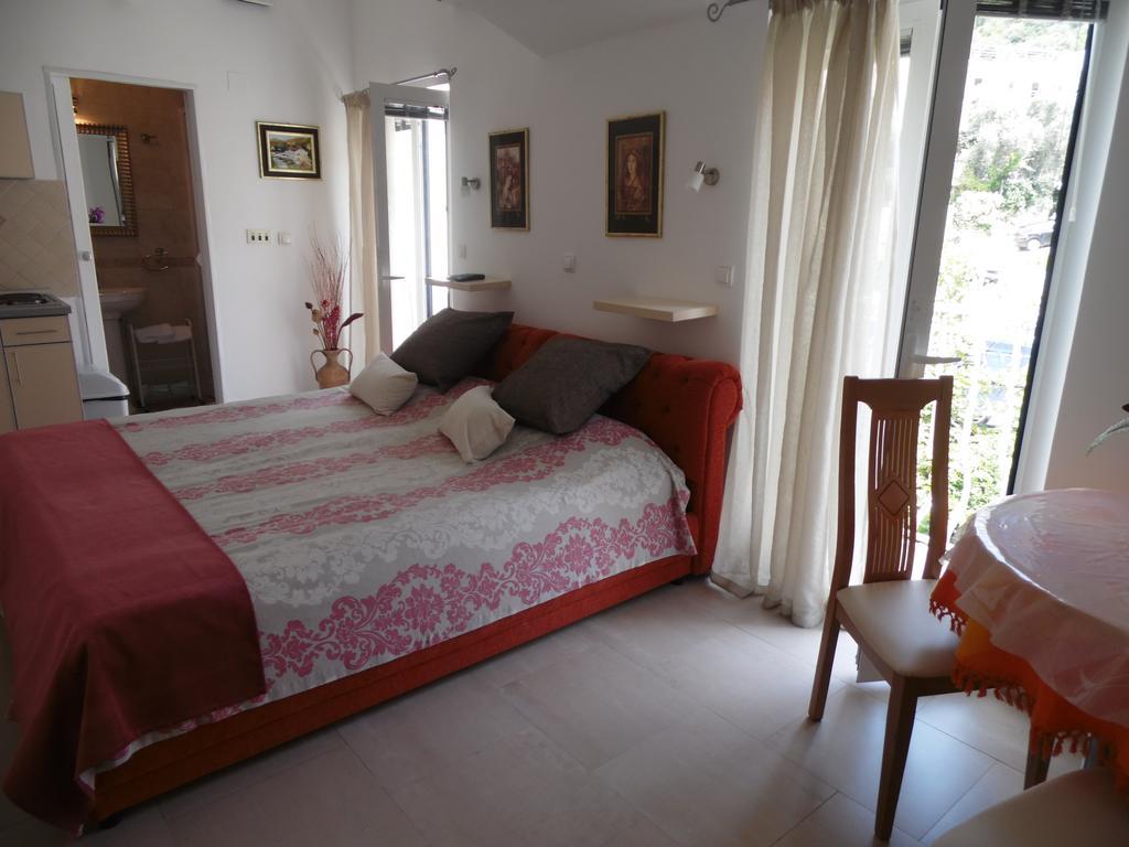 Apartments Slavica Jovanovic Свети Стефан Стая снимка