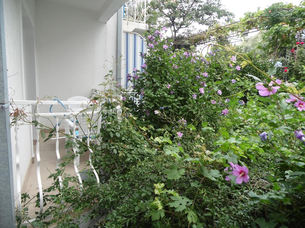 Apartments Slavica Jovanovic Свети Стефан Стая снимка